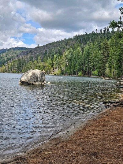  SNOW, SNOW & MORE SNOW AND SUGAR BEAR IS PLOWED! 12 MIN TO DODGE, 5 MIN TO SLED