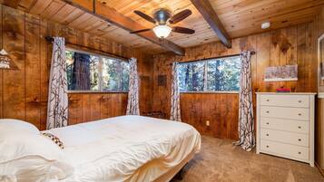 3 soverom, strykejern/-brett, reiseseng for barn og wi-fi (inkludert)