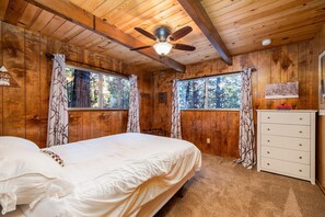 3 habitaciones, tabla de planchar con plancha y cuna de viaje