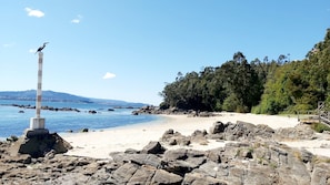 Beach - Beautiful apartment 5' drive from the beach and the mountains. (Moaña)