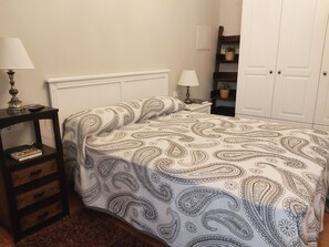 2 bedrooms, desk, iron/ironing board, travel cot - Beautiful apartment 5' drive from the beach and the mountains. (Moaña)