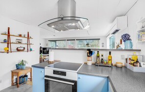 Fridge, stovetop, dishwasher, coffee/tea maker - Nice home in Hurup Thy with kitchen (Hurup Thy)