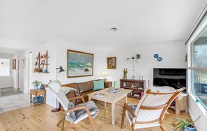 Smart TV, fireplace - Nice home in Hurup Thy with kitchen (Hurup Thy)