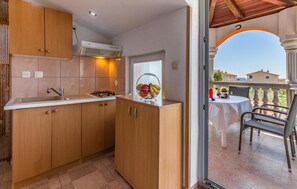 Fridge, microwave, stovetop, dishwasher - 2 bedroom lovely apartment in Medulin (Medulin)