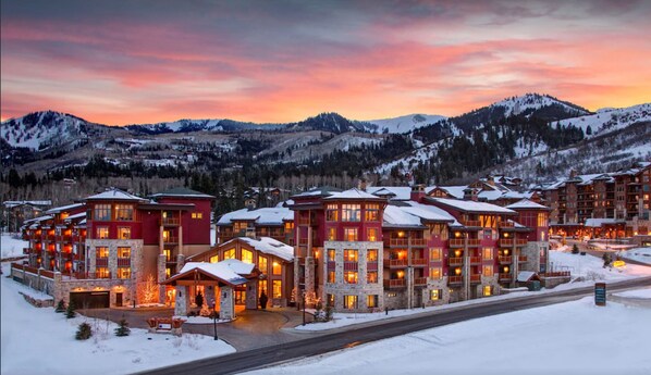 Set amidst snow-covered mountains and pine trees, this resort offers traditional chalet-style accommodations.