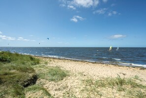 بالقرب من الشاطئ