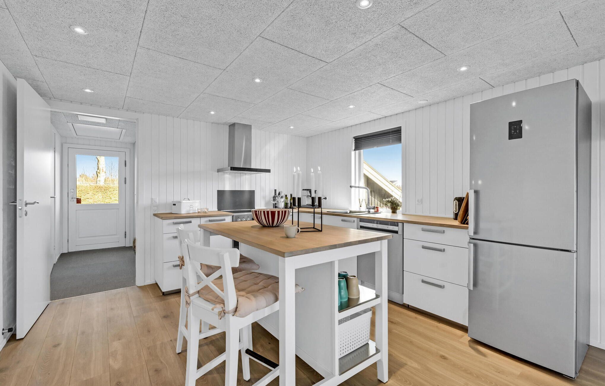 Kjøleskap, oppvaskmaskin og kaffetrakter/tekoker