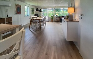 Dining - Nice home in Tarm with kitchen (Tarm)
