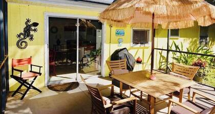 Island Cottage: A Short Walk to the Beach