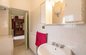 Shower - 3 bedroom cozy home in Roccaberardi (Roccaberardi)
