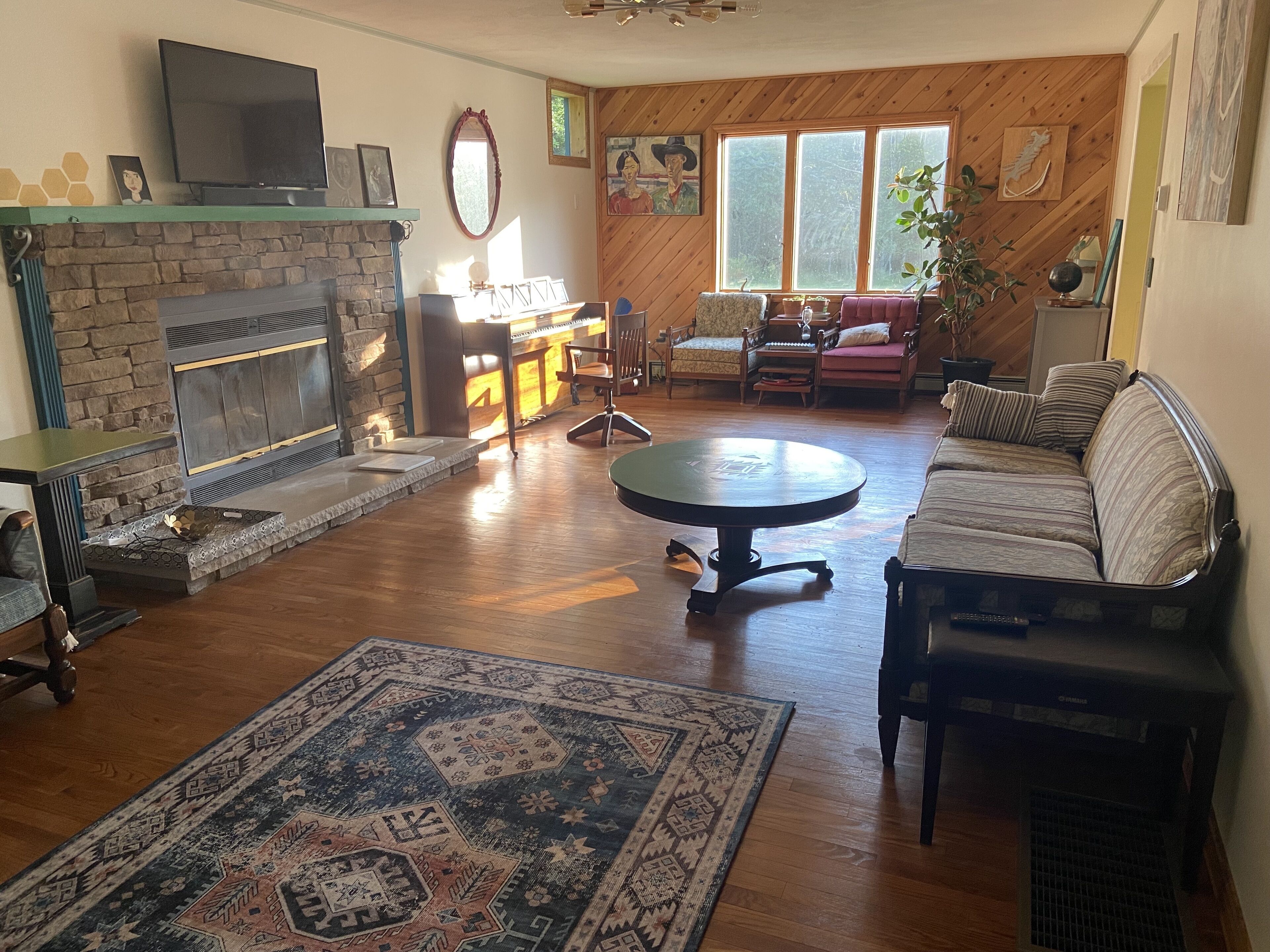 Quiet Mountain View Art House - Up on a hill - Round Top!