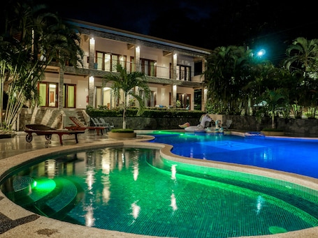 55-英寸智能电视 (配备有线频道)、电视