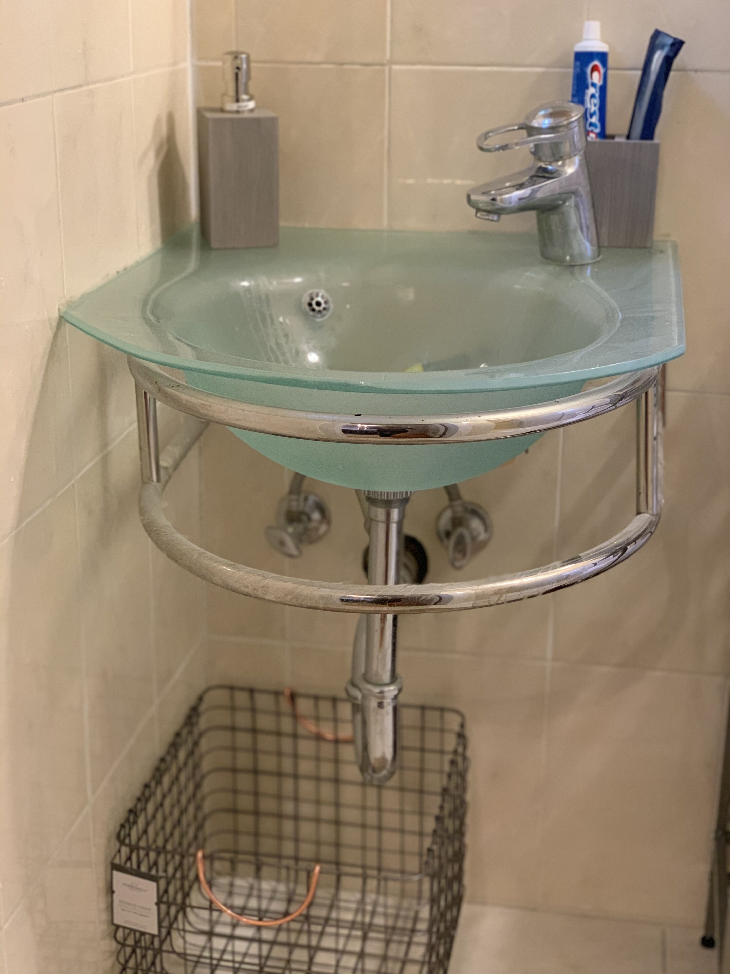 VERY CLEAN, Hotel-feels, en-suite. Close to Glen Park BART.