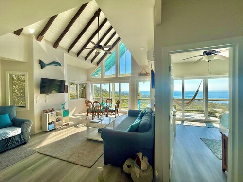 Luxury Ocean View Villa in West Bay Roatan. 3 Bedrooms with Pool & Beach Access