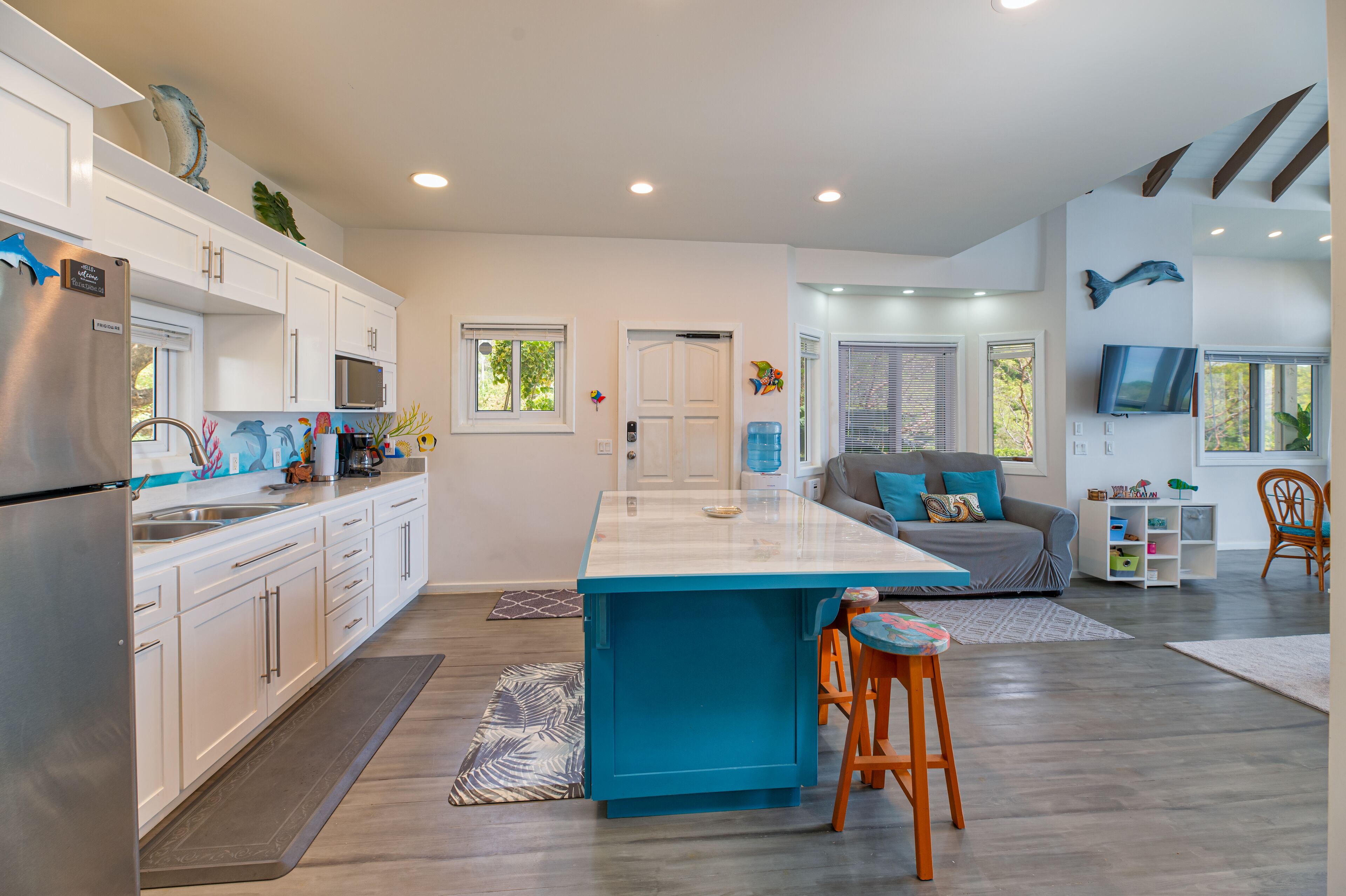 雪櫃、微波爐、焗爐、爐具