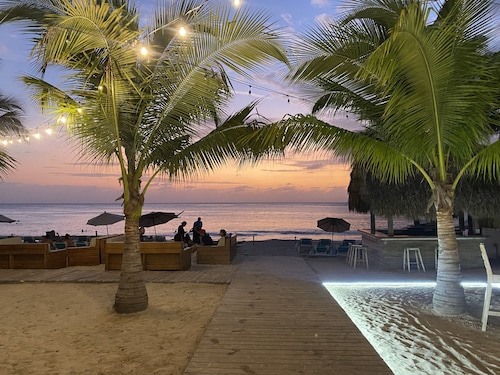 Luxury Ocean View Villa in West Bay Roatan. 3 Bedrooms with Pool & Beach Access