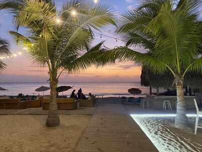 Luxury Ocean View Villa in West Bay Roatan. 3 Bedrooms with Pool & Beach Access