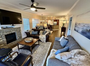 Smart TV, fireplace, books, computer monitors - 4 King BR, 4 BA Luxury Condo, Golf Course, On-Site Spa, Indoor & Outdoor Pools. (Pigeon Forge)