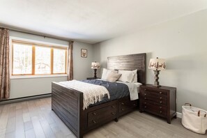 5 bedrooms, desk, iron/ironing board, free WiFi