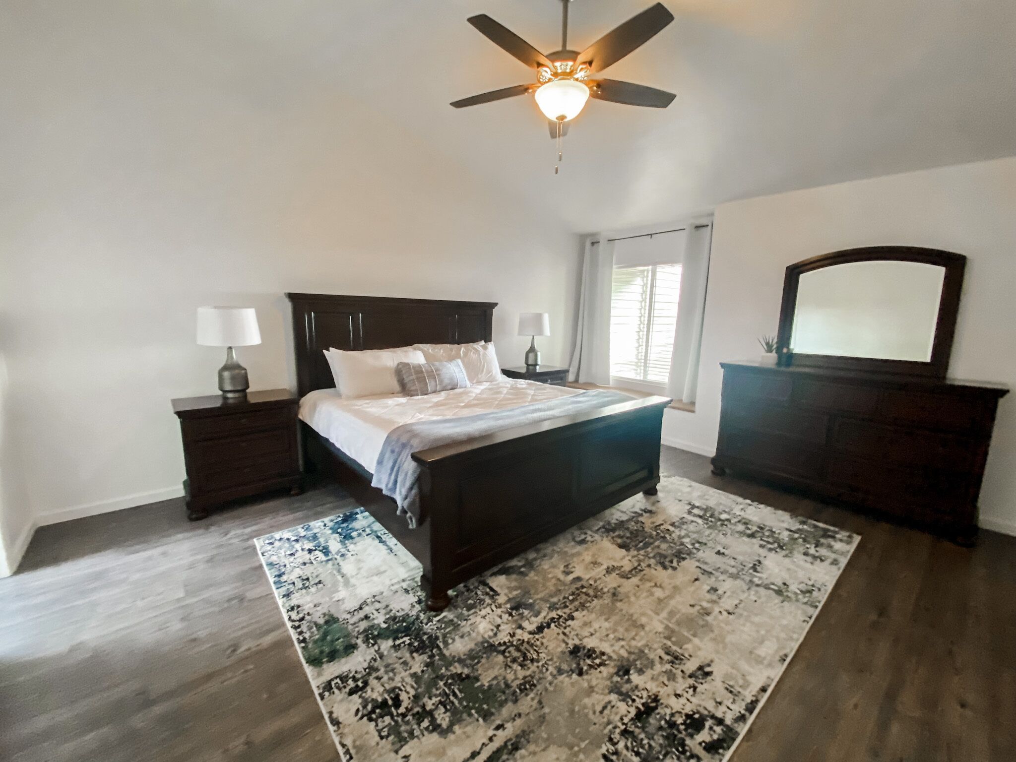 3 dormitorios, escritorio, tabla de planchar con plancha y wifi gratis