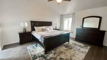 3 Schlafzimmer, Schreibtisch, Bügeleisen/Bügelbrett, kostenloses WLAN