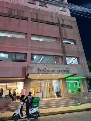 Fachada de la propiedad