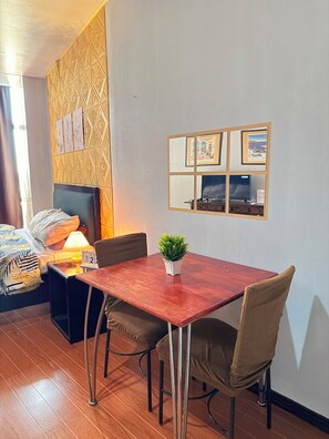 ห้องเบสิกสตูดิโอสวีท | บริการอาหารในห้องพัก