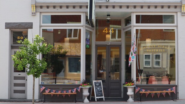 A building with a storefront, numbered 44, and a sign for Market Street Pastries. - The Bakery Loft in Blairsville (Blairsville)