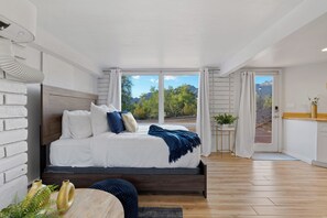 4 Schlafzimmer, Schreibtisch, Bügeleisen/Bügelbrett, Reisekinderbett