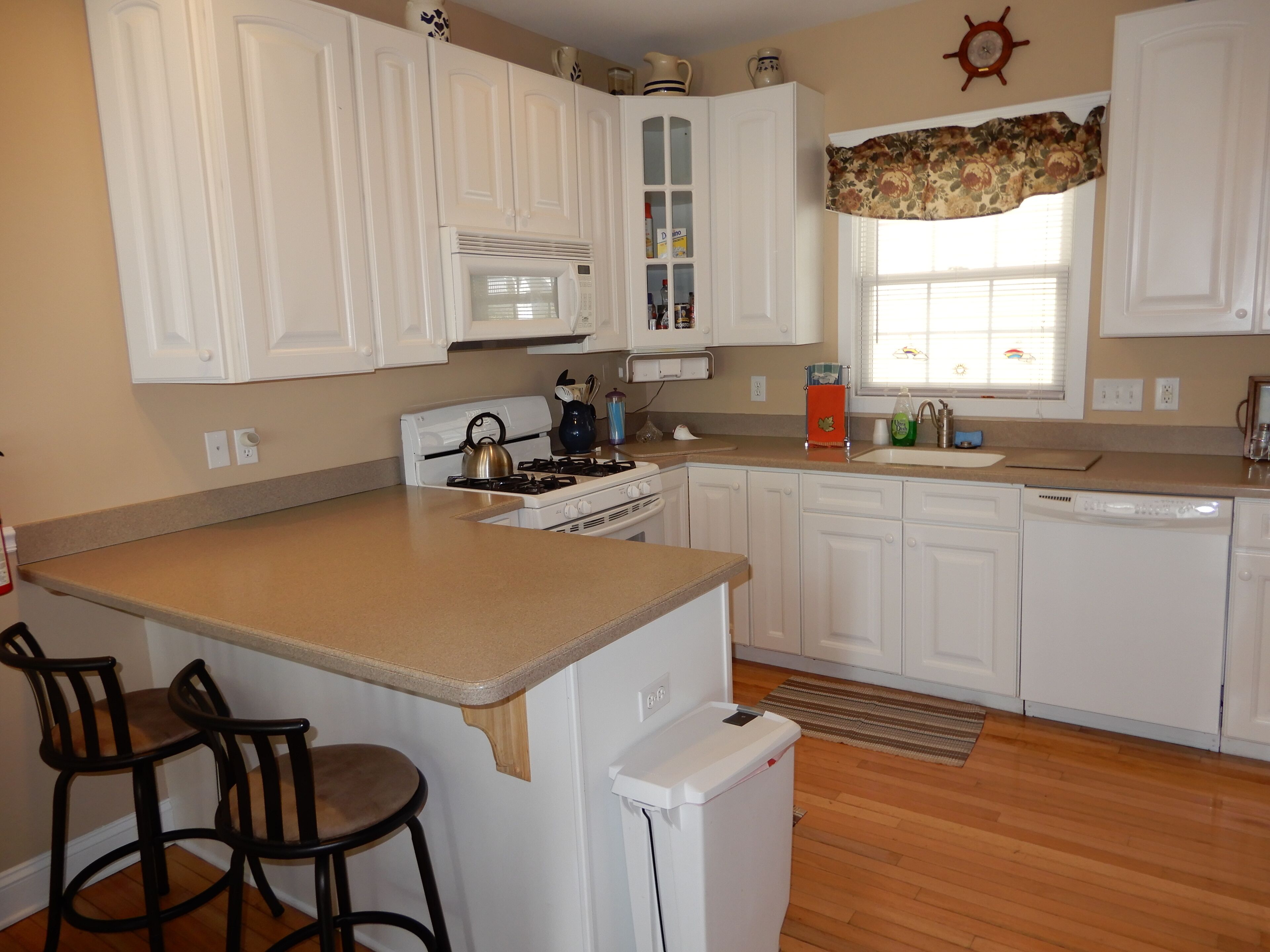 BOOK SEPTEMBER!  BOOK 2024! TIP TOP TOWNHOUSE! 1 BLOCK 2 BEACH/BOARDS/CONV CNTR!