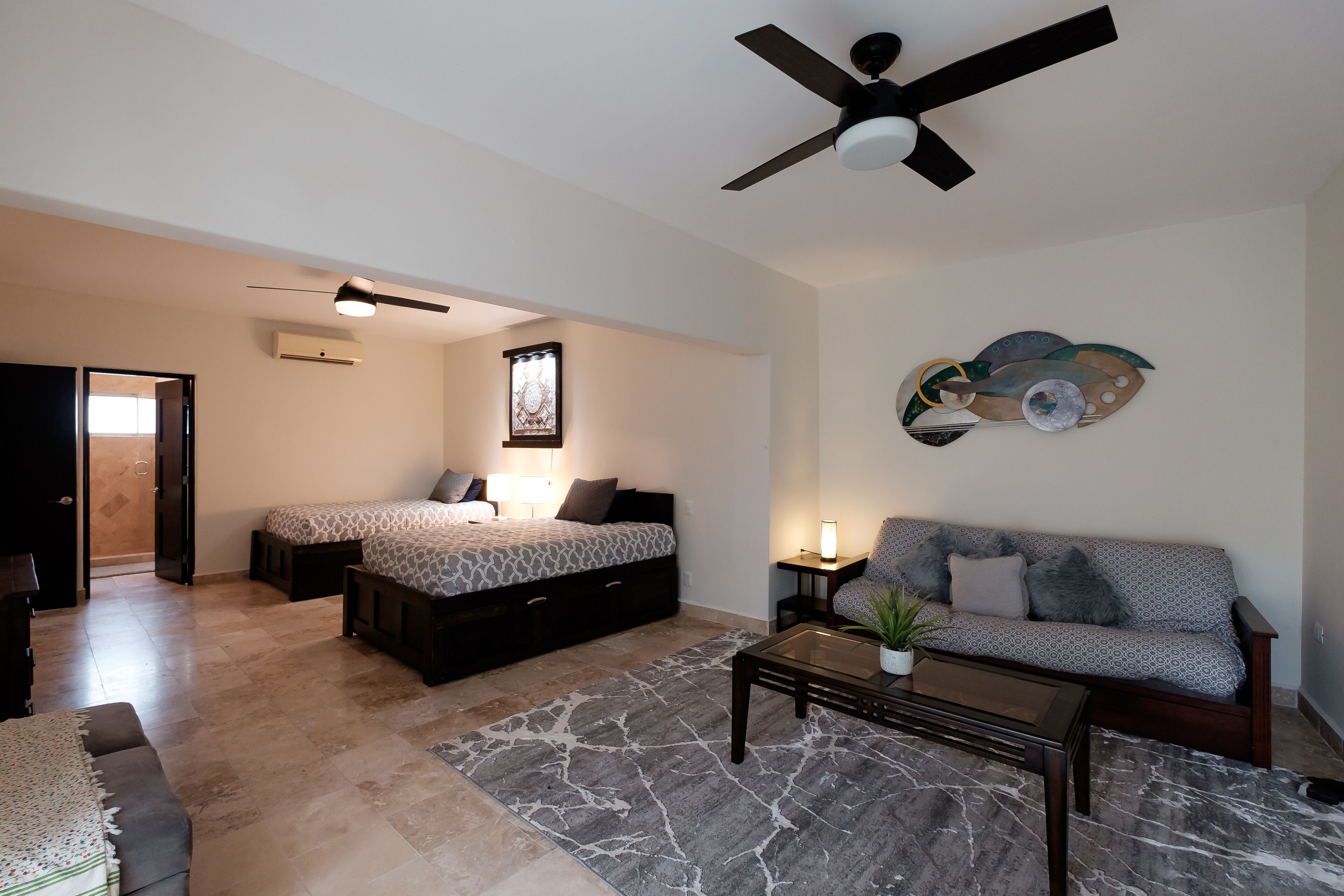 Perfect House with 3-Bedrooms, 3Baths and amazing views of the beach.