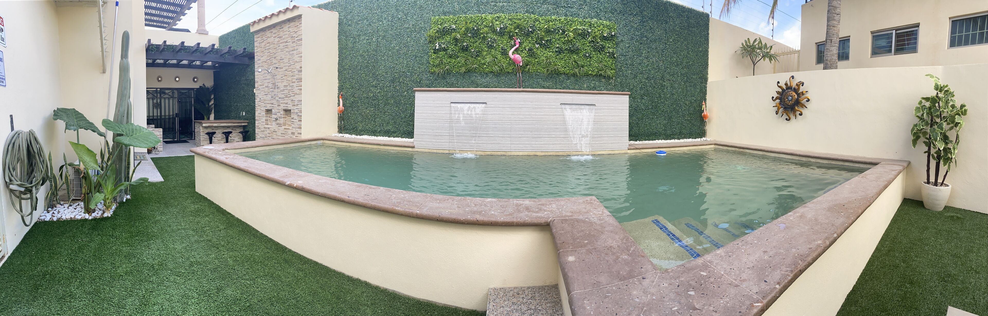 Perfect House with 3-Bedrooms, 3Baths and amazing views of the beach.