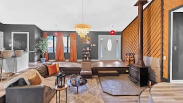 TV, fireplace