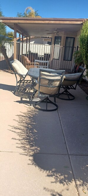 تناول الطعام بالخارج