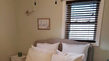 4 bedrooms, free WiFi, bed sheets