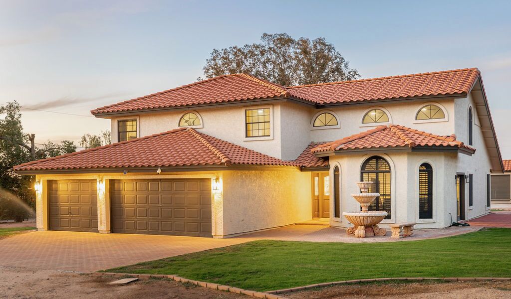 Quiet 1 acre  get-a-away with mountain views