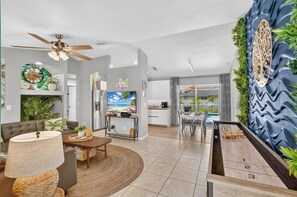 Game room - Family Getaway• Free Heated Pool• Nintendo• Hummocks • Shuffleboard •Near Beach🌴 (North Port)