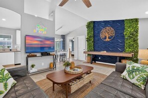 Smart TV, books - Family Getaway• Free Heated Pool• Nintendo• Hummocks • Shuffleboard •Near Beach🌴 (North Port)