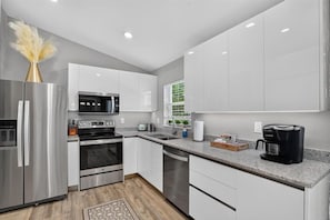 Unclassified image, 2 of 43, button - Family Getaway• Free Heated Pool• Nintendo• Hummocks • Shuffleboard •Near Beach🌴 (North Port)