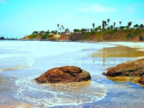 Plage, chaises longues, serviettes de plage