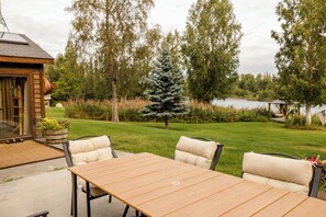Outdoor dining - 5 bed 3 bath gorgeous Kenai River House.  Private world class fishing just steps (Soldotna)
