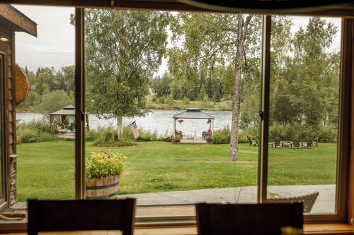 5 bed 3 bath gorgeous Kenai River House.  Private world class fishing just steps
