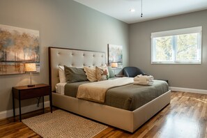 4 slaapkamers, een strijkplank/strijkijzer, wifi, beddengoed