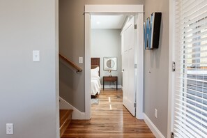 4 bedrooms, iron/ironing board, WiFi, bed sheets - Wildwood Flower | Pet-friendly 4BR Home | Asheville | Hot Tub (Asheville)