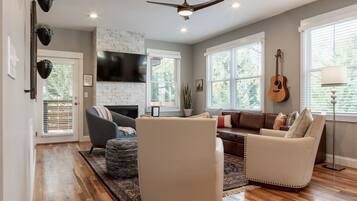 Télévision, cheminée