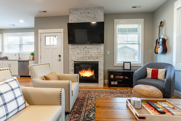 Smart TV, fireplace