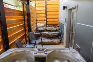 Suihku, hiustenkuivaaja, pyyhkeet