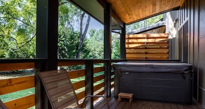 Little Sparrow | Newly-Built, Pet-Friendly Villa in Asheville with Hot Tub