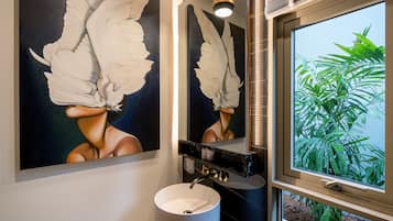 2 Bedroom Private Pool Villa | Baño | Secador de pelo, toallas, jabón y champú