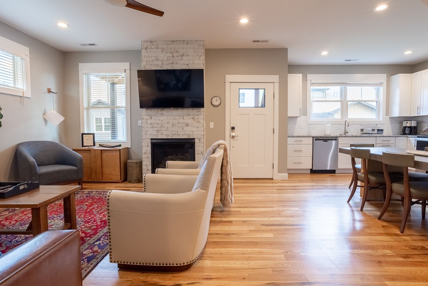 Télévision, cheminée